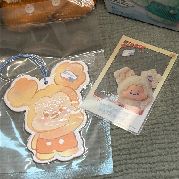 Miniso Disney Head in The Clouds Mickey Long Track blind box confirmed - Picture 4 of 8